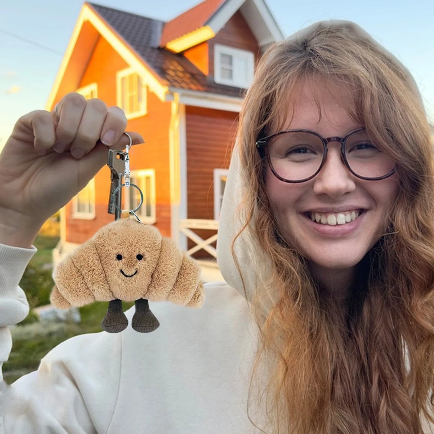 Adorable Croissant Bag Charm Keychain Perfect Novelty Gift for Food Lovers Cute Accessory for Bags and Mobile Phones