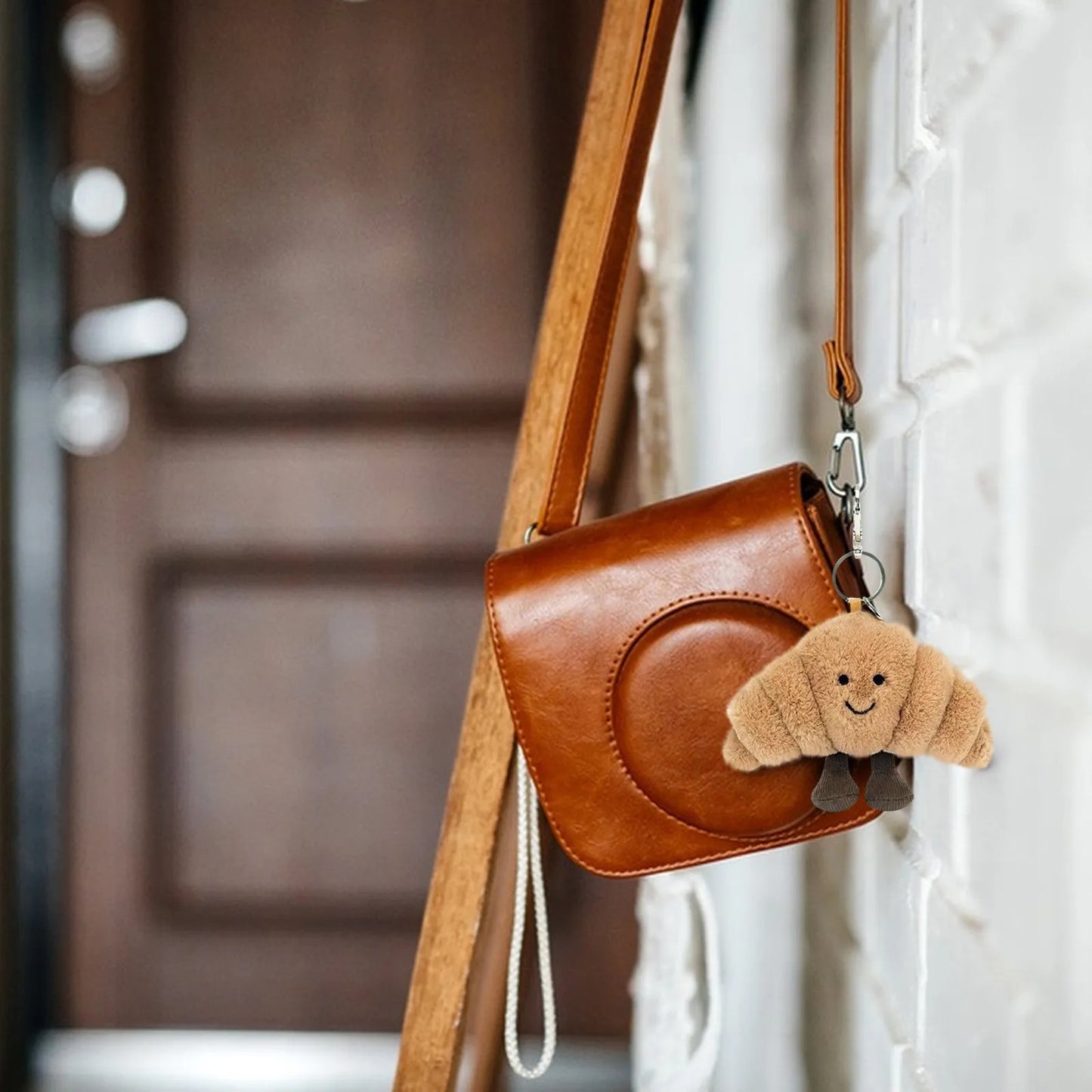 Adorable Croissant Bag Charm Keychain Perfect Novelty Gift for Food Lovers Cute Accessory for Bags and Mobile Phones